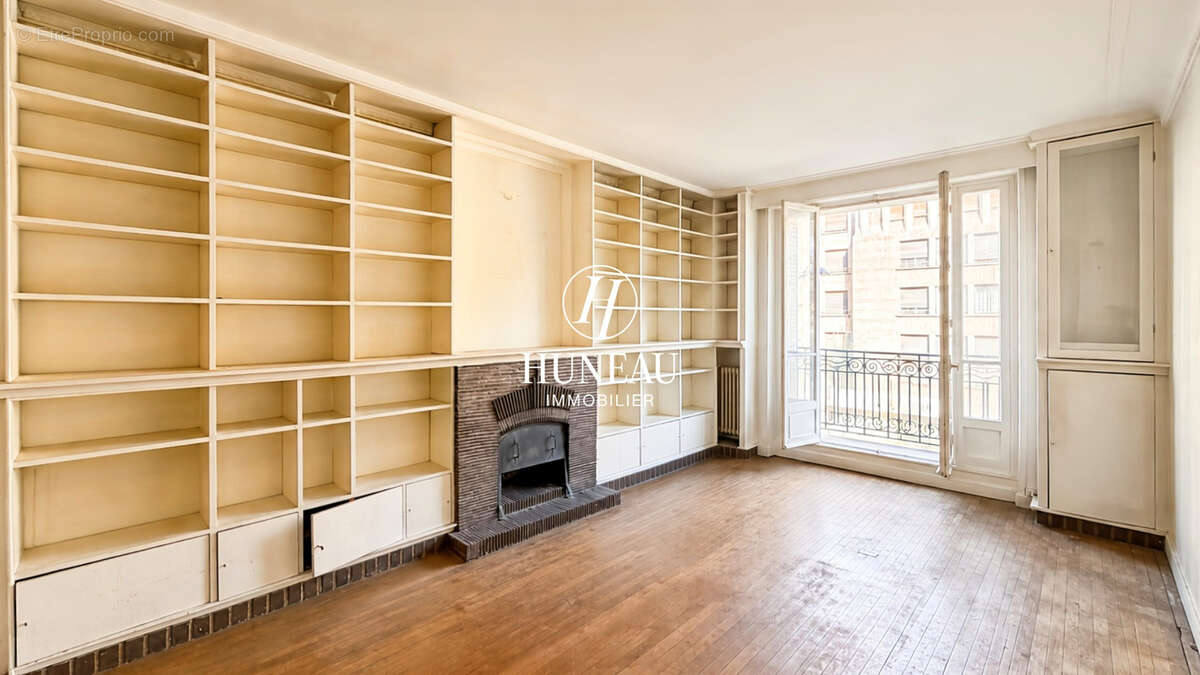 Appartement avec de beaux volumes, beaucoup de potentiel et une chambre de service - photo 2