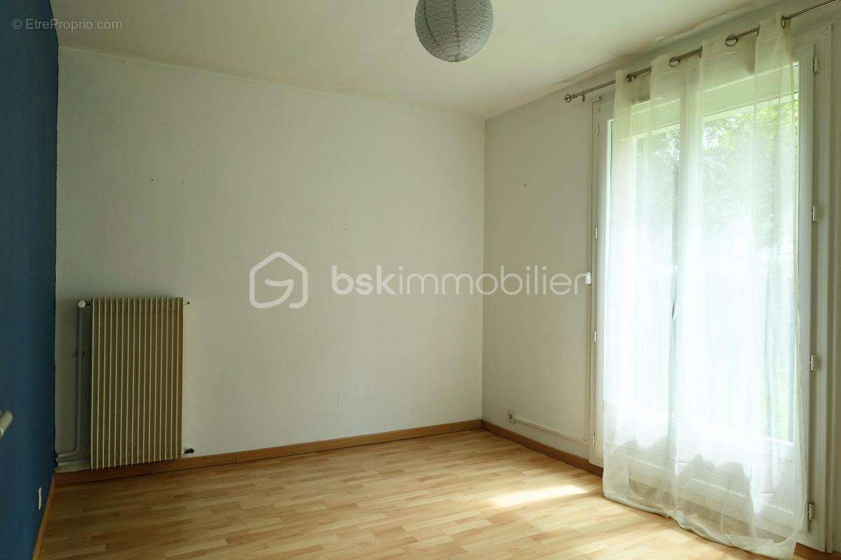 T3 bis parfait état - balcon + cave + stationnements sécurisés - idéal RP ou investissement - photo 5