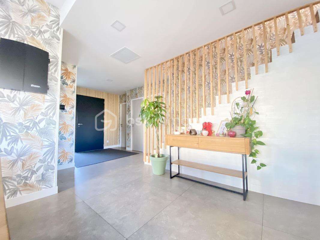 Maison à MONTELIMAR