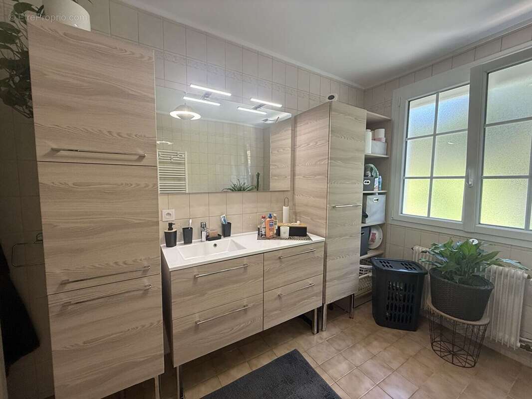 Maison à SAINT-OUEN-LE-HOUX