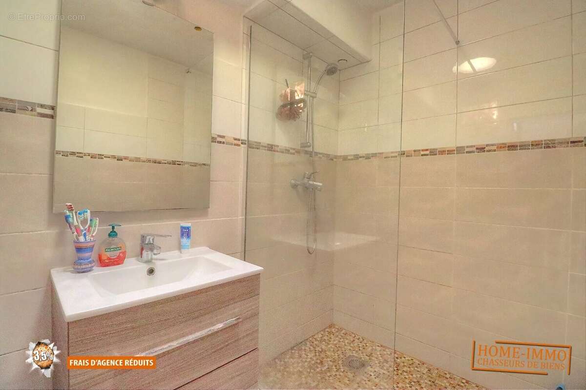 Appartement à VALLAURIS