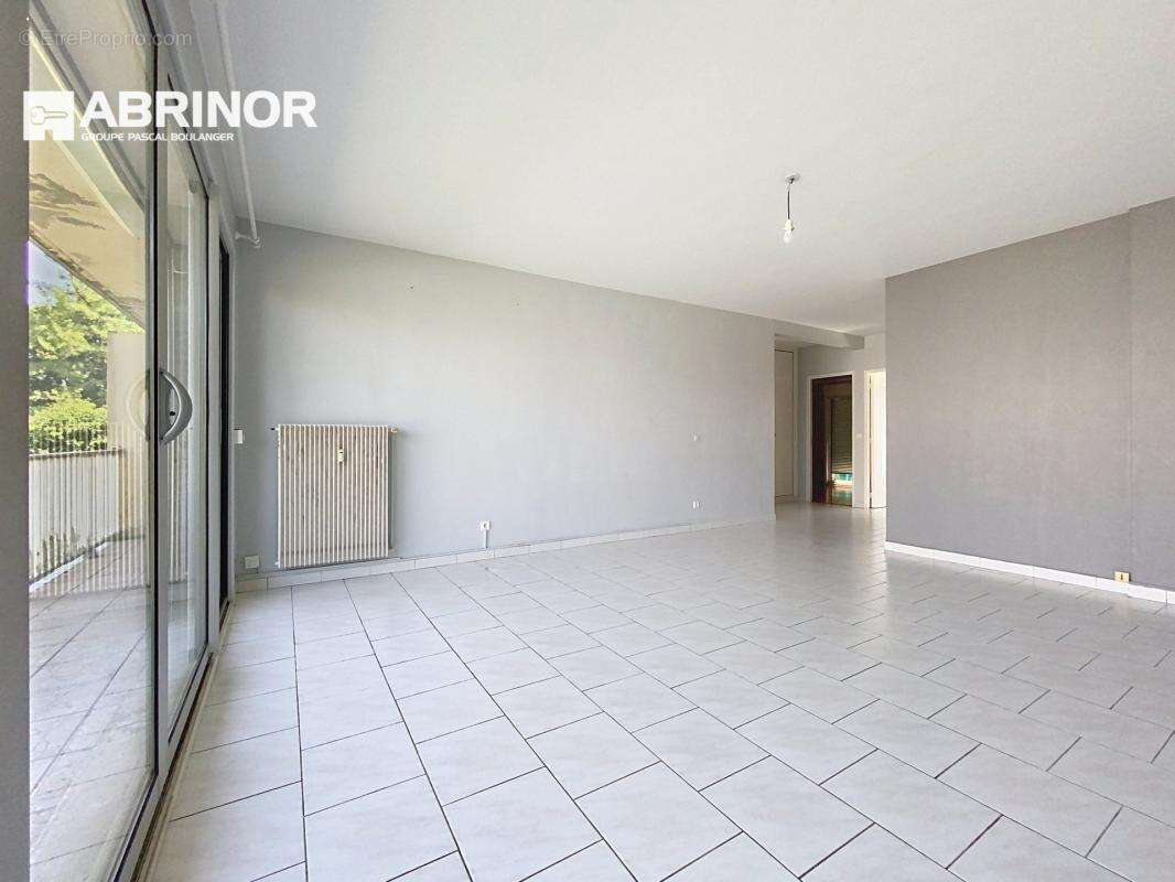 Appartement T3 - 70m² habitable - photo 4
