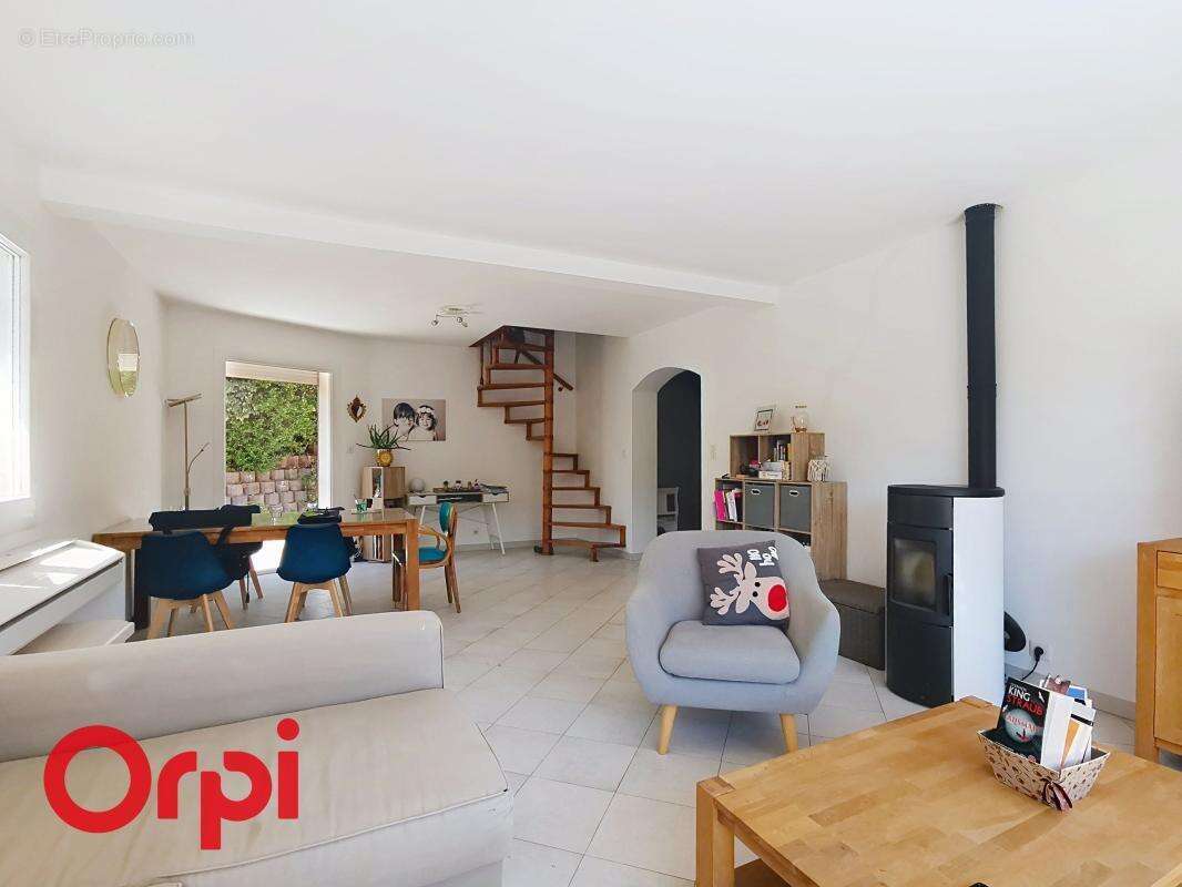 La Madrague - Saint Cyr sur mer - Maison À Vendre avec T2 - Plage à pied - Terrasses - photo 4