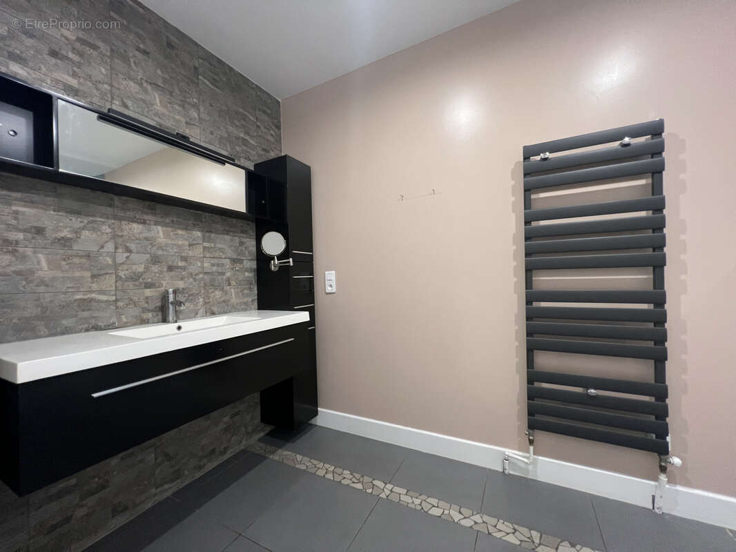 Maison Loft à vendre à Reims, bien atypique avec volumes et cachet - photo 9