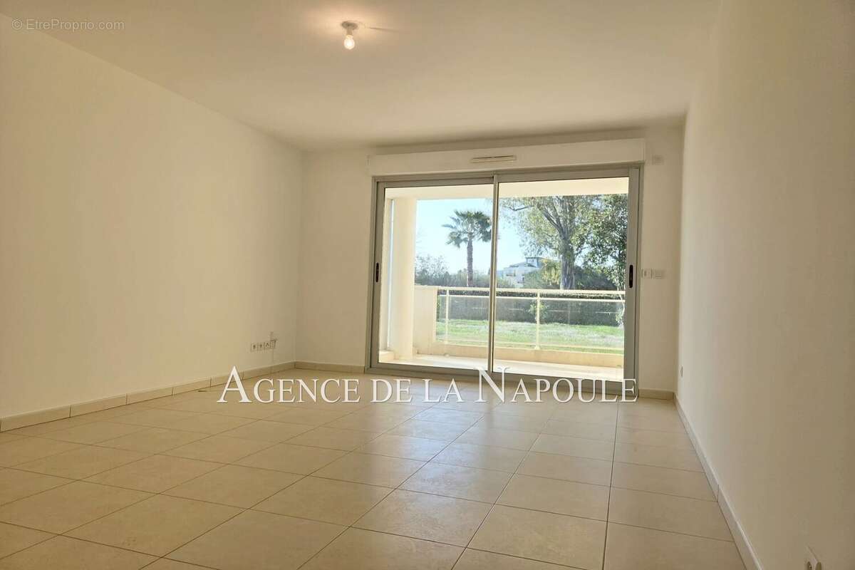 Appartement à MANDELIEU-LA-NAPOULE
