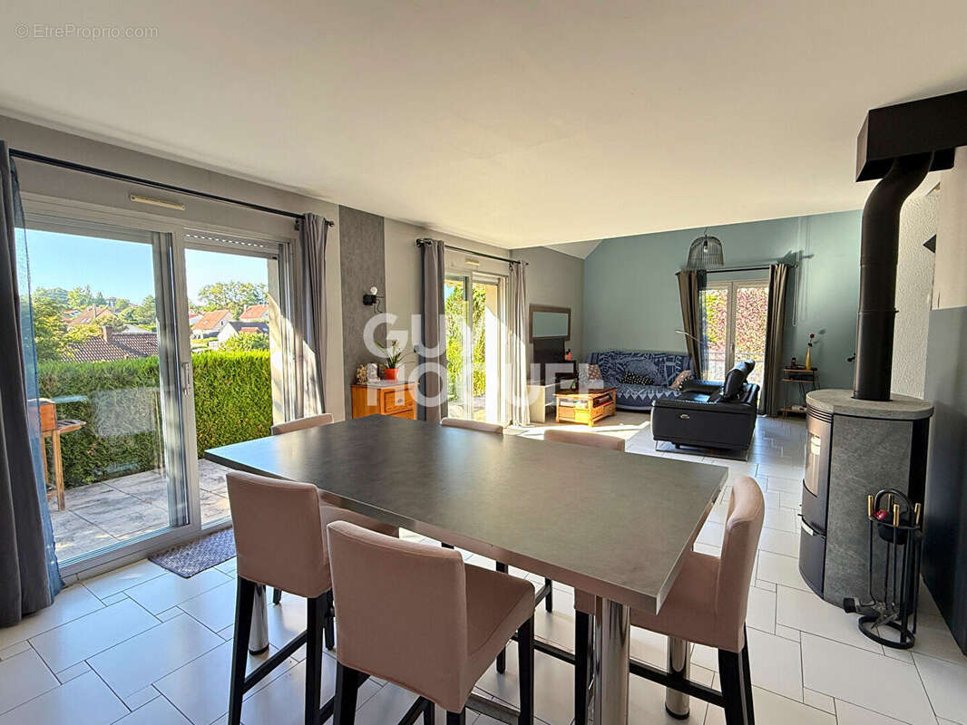 Maison à MISEREY-SALINES