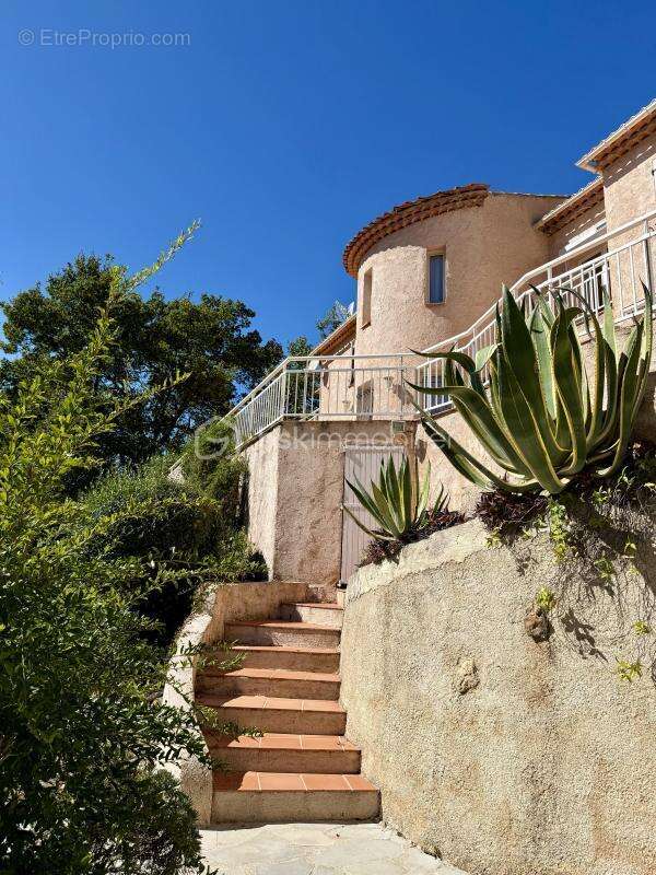 Maison à MANDELIEU-LA-NAPOULE