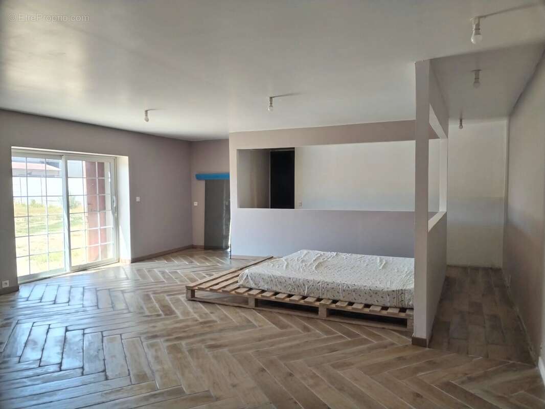 Longère avec grange – 4 pièces – 2 chambres – fort potentiel - photo 10