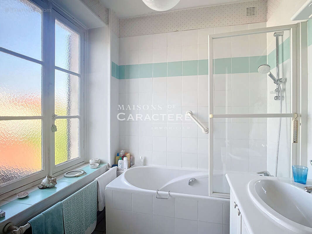 Maison à VERNEUIL-SUR-SEINE