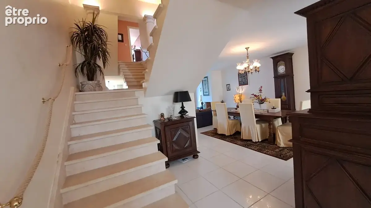 VILLA FAMILIALE D’EXCEPTION   Piscine 10×5, suite parentale XXL, garage indépendant... - photo 11