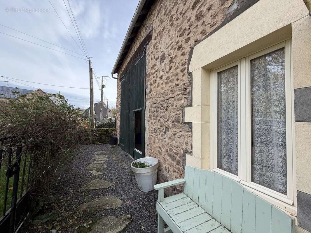 Maison à MONTIGNY-EN-MORVAN