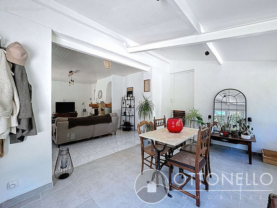 Maison à ROQUEBRUNE-SUR-ARGENS