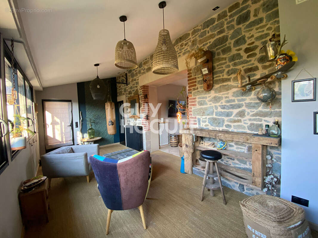 Maison à SAINT-GUINOUX