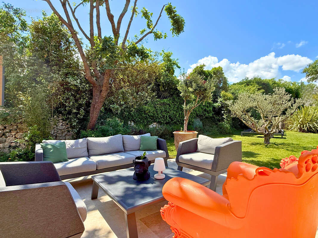 Maison à LE PUY-SAINTE-REPARADE