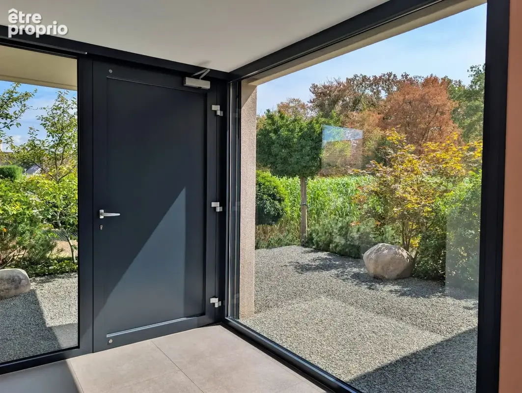 Maison à vendre 9 pièces KEMBS LOECHLE (68).Belle maison contemporaine de 250 m², 14 ares, avec piscine, en lisière de forêt - photo 8