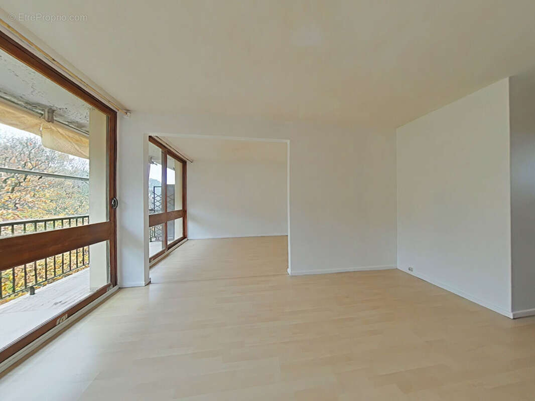 Appartement à FONTENAY-LE-FLEURY