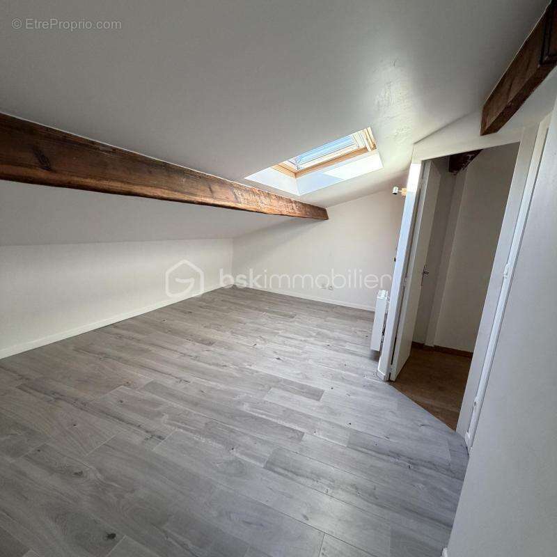 Appartement à SAINT-GENIS-LES-OLLIERES