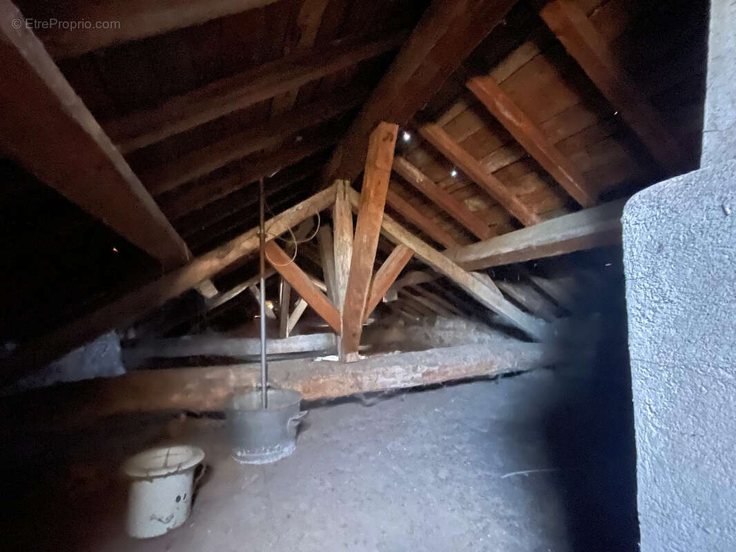 Maison à SAINT-PRIEST-LA-ROCHE