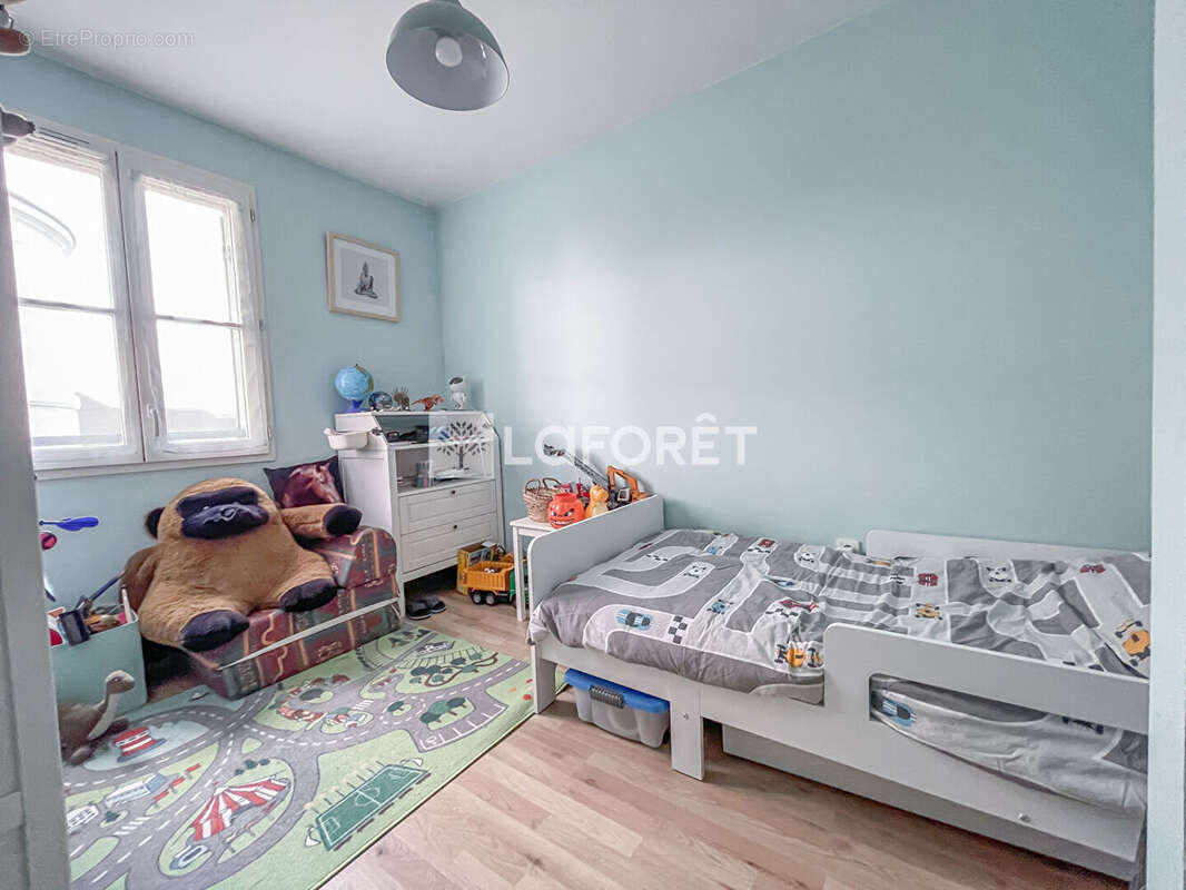 EXCLUSIVITÉ - T3 60m² avec ascenseur et  parking privé - Proche Mandres les Roses - photo 10