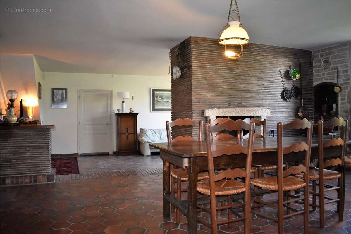 Belle et grande maison familiale à rafraîchir - photo 12
