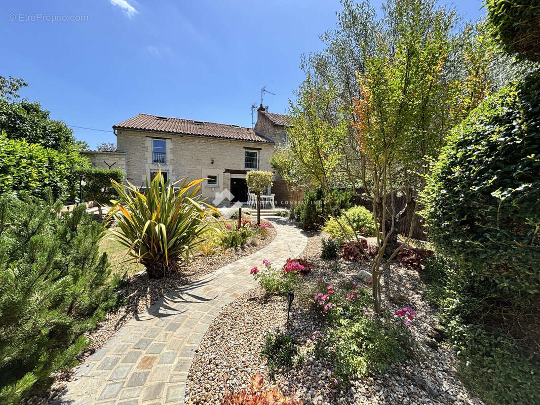 Maison 140 m² à Neuville-De-Poitou  - photo 3