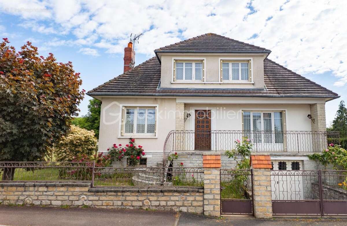 Maison à COULANGES-LES-NEVERS