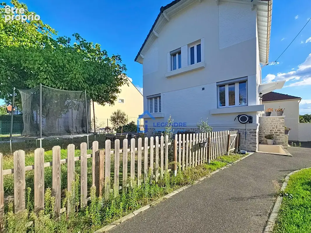 Photo Maison à Beauchamp au prix de 499 500€