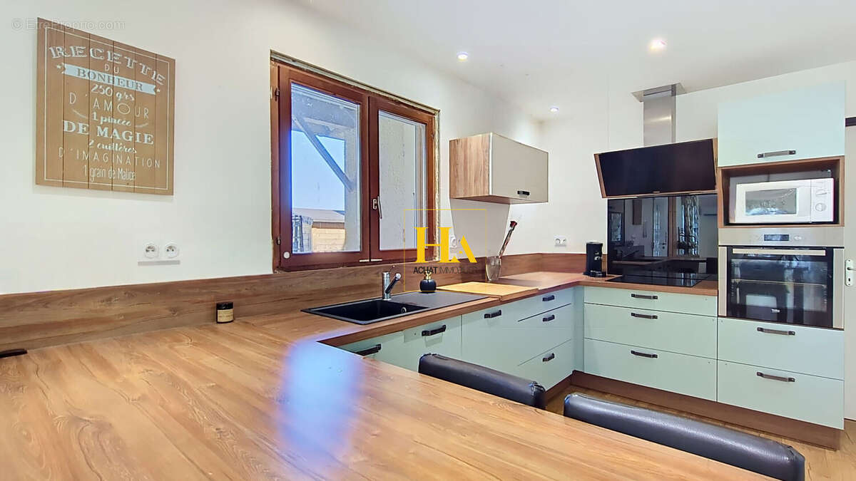 EXCLUSIVITÉ - BÉSAYES : Maison de plain-pied d'environ 113m² avec piscine et garage indépendant de 60 m² à fort potentiel - photo 5
