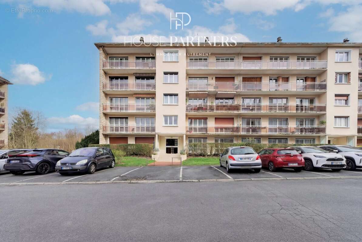 Appartement à LA CELLE-SAINT-CLOUD