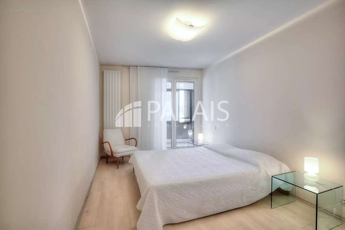 Appartement à SAINT-LAURENT-DU-VAR