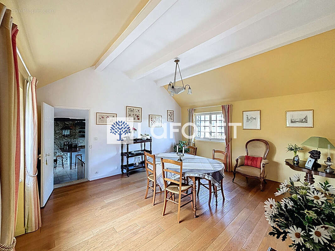 Maison à FEUCHEROLLES