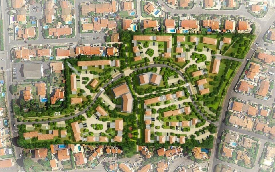 Terrain à SAINT-LAURENT-DE-LA-SALANQUE