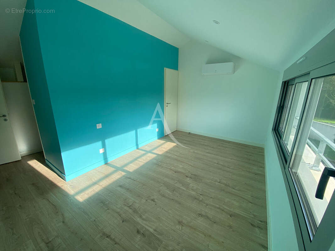 Maison à SAINT-LAURENT-DE-LA-PREE