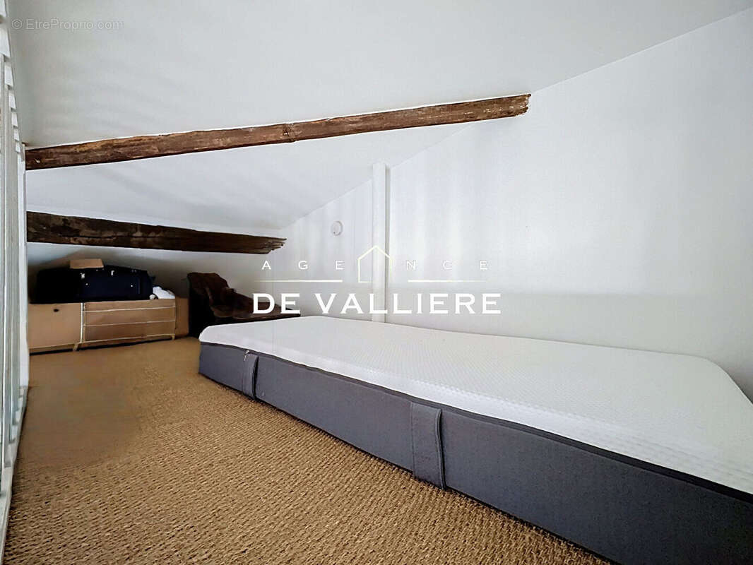Rueil Malmaison - Centre - Coeur de ville -  2 pièces 34.2 m2 carrez 55.6 m2 au sol - photo 10