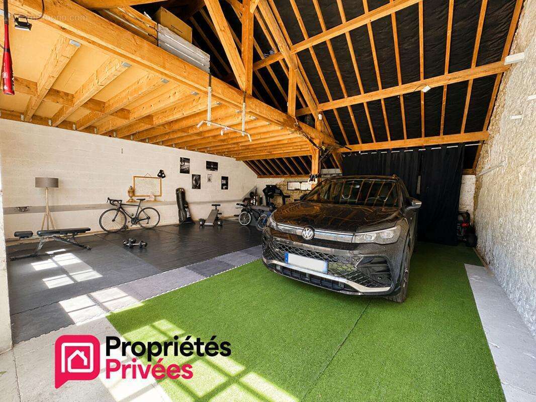 Maison ancienne 138m2 4 chambres grand garage 74m2 Jardin clos 625m2 345000FAI - photo 12