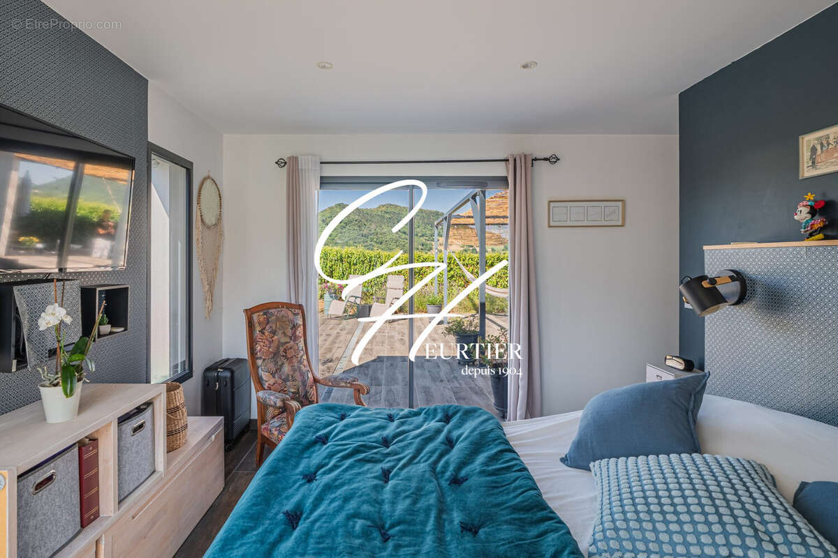 Maison 144 m² à Saint-Etienne-De-Crossey  - photo 9