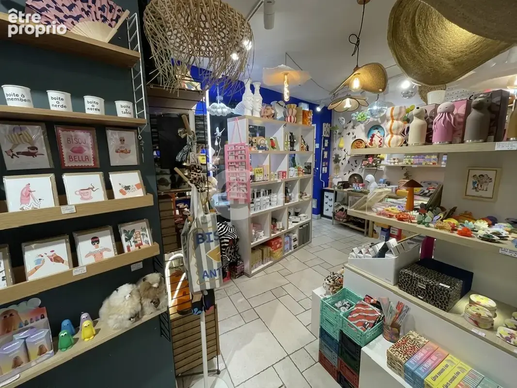 Opportunité rare au cœur du Vieil Antibes : Commerce de décoration clé en main - photo 5