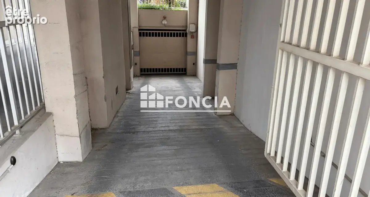 Parking interieur -344 rue andré philip 69003 lyon - photo 2