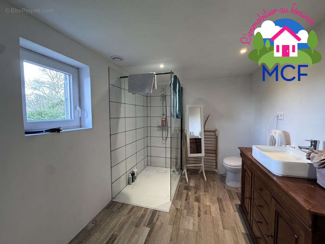 Salle d'eau suite parentale - Maison à GILLES