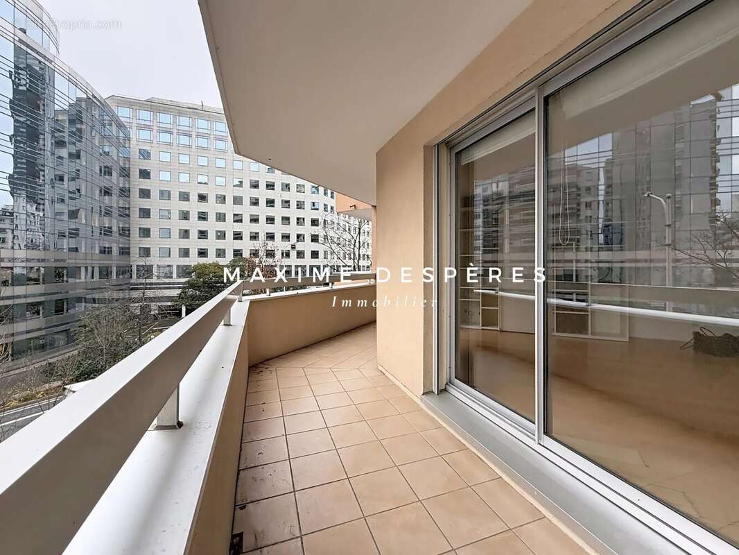 Appartement à COURBEVOIE
