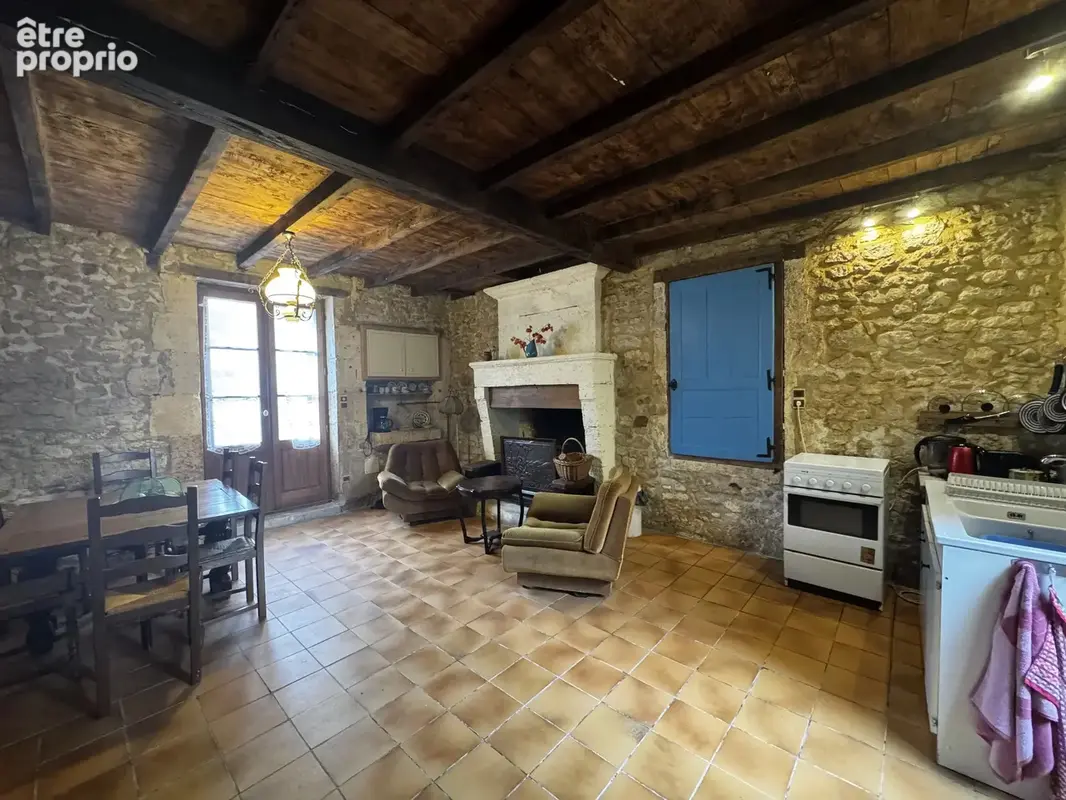 Maison de caractère avec beau potentiel - Champagne-et-Fontaine - photo 4
