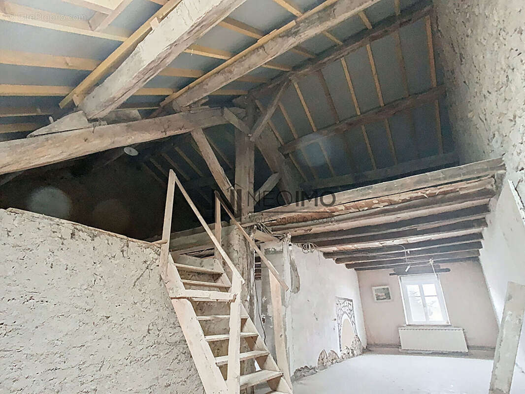 Maison à ROUVRES-LA-CHETIVE