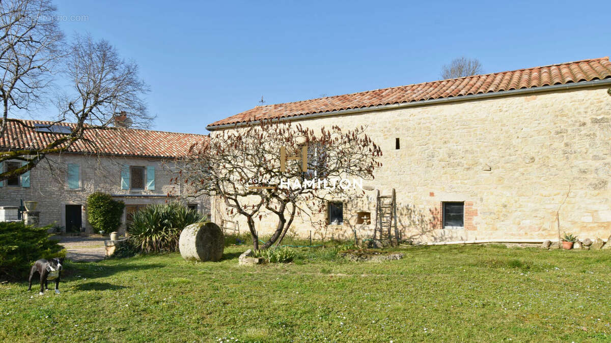 Charmante propriete avec prairies, piscine, garage et batiments annexes - photo 18