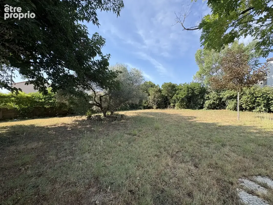 Terrain à CLARENSAC