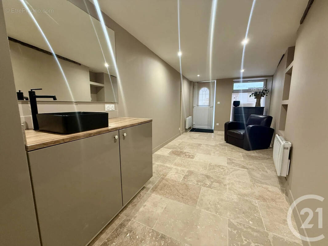 Autre à FONTAINEBLEAU