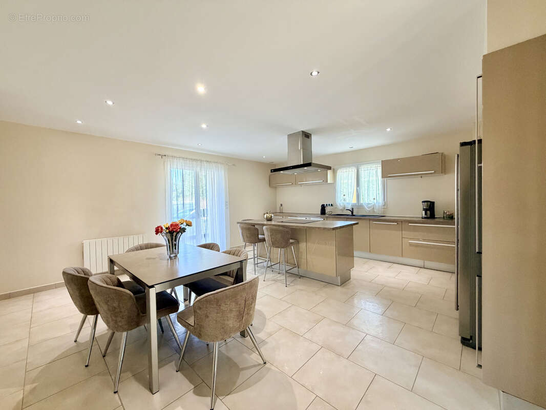 Maison 165 m2 Parcieux avec un terrain de 1434 m2 et piscine chauffée. - photo 4