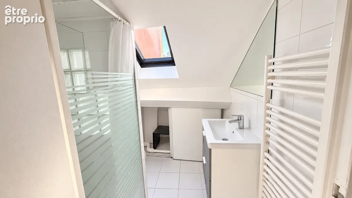 Studio atypique de 49,88 m² au sol, avec potentiel de 2 pièces - photo 4