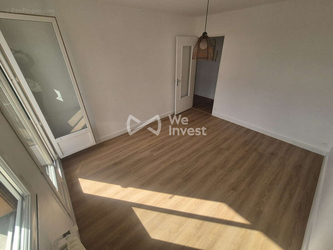Appartement à LES PAVILLONS-SOUS-BOIS