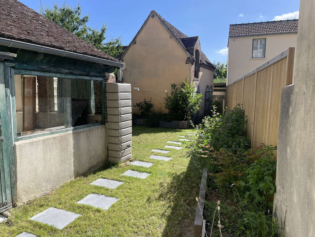 Maison à CONDE-SUR-HUISNE