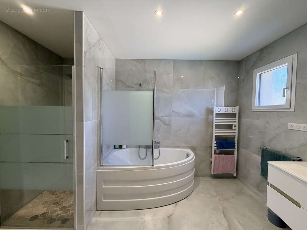 Maison contemporaine 208 m2, piscine et garage de 107 m2 - photo 11
